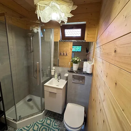 Przy Jeziorze Z Prywatna Plaza W Borach Tucholskich Alicja Wczasy Z Dziecmi Nowe Luksusowe Na Skraju Jeziora I Lasu Prázdninový dům