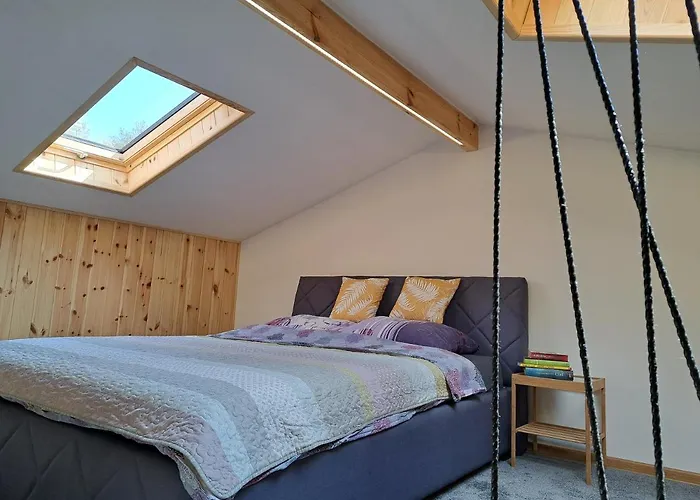 Przy Jeziorze Z Prywatna Plaza W Borach Tucholskich Alicja Wczasy Z Dziecmi Nowe Luksusowe Na Skraju Jeziora I Lasu Semesterbostad