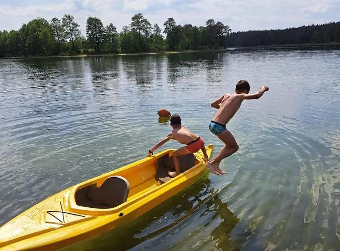Przy Jeziorze Z Prywatna Plaza W Borach Tucholskich Alicja Wczasy Z Dziecmi Nowe Luksusowe Na Skraju Jeziora I Lasu Semesterbostad