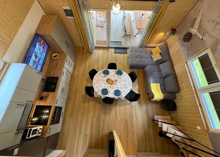 Semesterbostad Przy Jeziorze Z Prywatna Plaza W Borach Tucholskich Alicja Wczasy Z Dziecmi Nowe Luksusowe Na Skraju Jeziora I Lasu