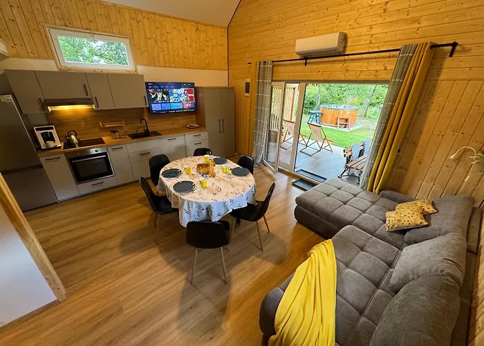 Przy Jeziorze Z Prywatna Plaza W Borach Tucholskich Alicja Wczasy Z Dziecmi Nowe Luksusowe Na Skraju Jeziora I Lasu Semesterbostad *